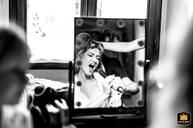 Black and white photo of a bride singing in a mirror reflection at Palazzo Viviani, Rimini, Italy.